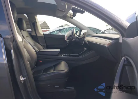 2021 Tesla Model Y Long Range Dual Motor All-Wheel Drive z USA, uszkodzony, nr VIN 5YJYGDEE0MF104652